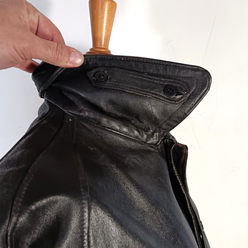 VESTE MILITAIRE EN CUIR NOIR DE GENDARME OU SAPEURS POMPIERS ANNEES 1950 1960